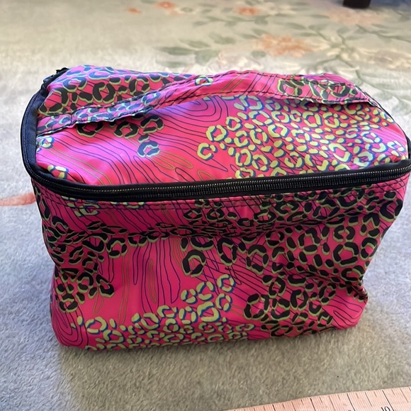 Soft side zip up bag great for make up or travel or organizing - Picture 3 of 3